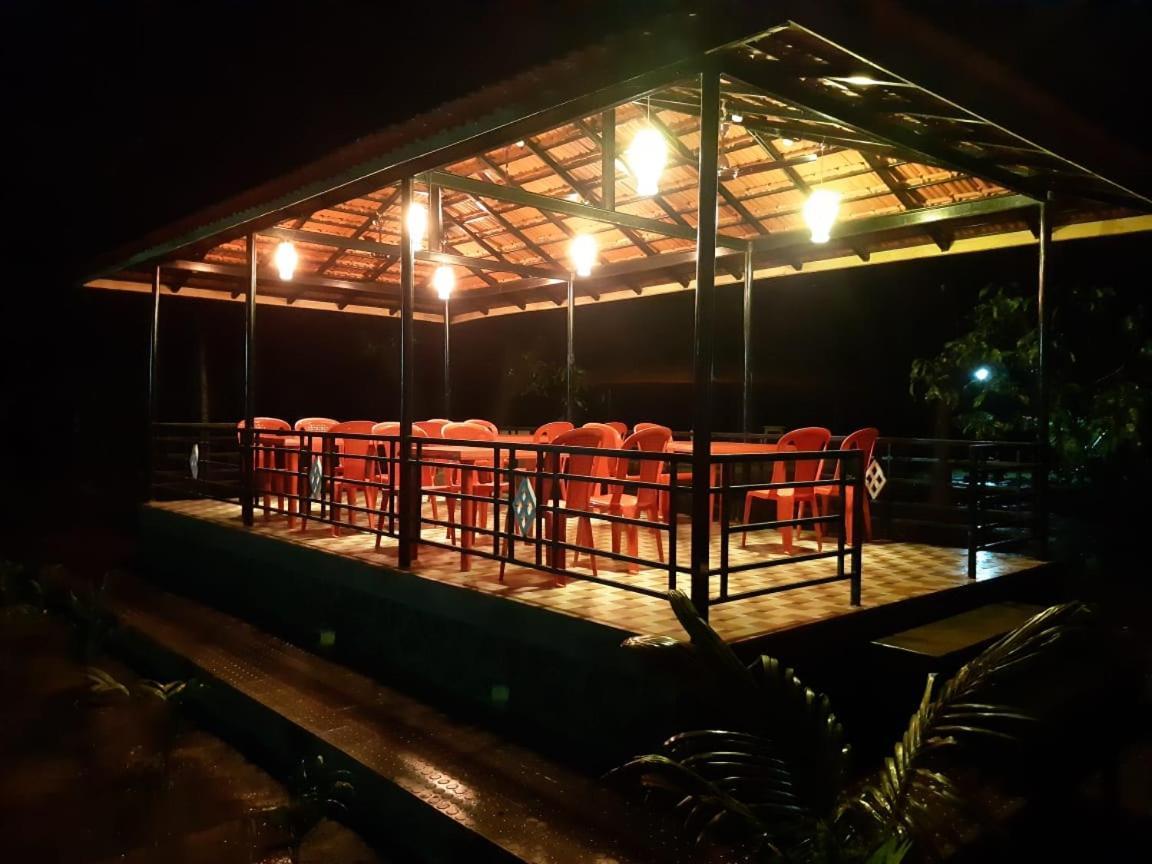 Red Roof Farmhouse Chiplun Luaran gambar